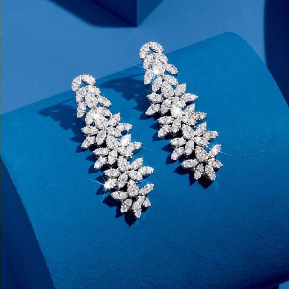 Leaf Drop Earrings Q577